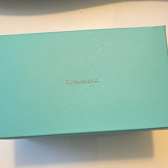 Authentic new in box set of 2 Tiffany Crystal Glasses - Picture 2 of 9